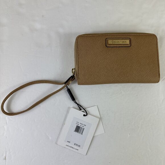 New CALVIN KLEIN Beige/Camel Leather Top Zip Wristlet Wallet Retail $78 NWT - Picture 2 of 8